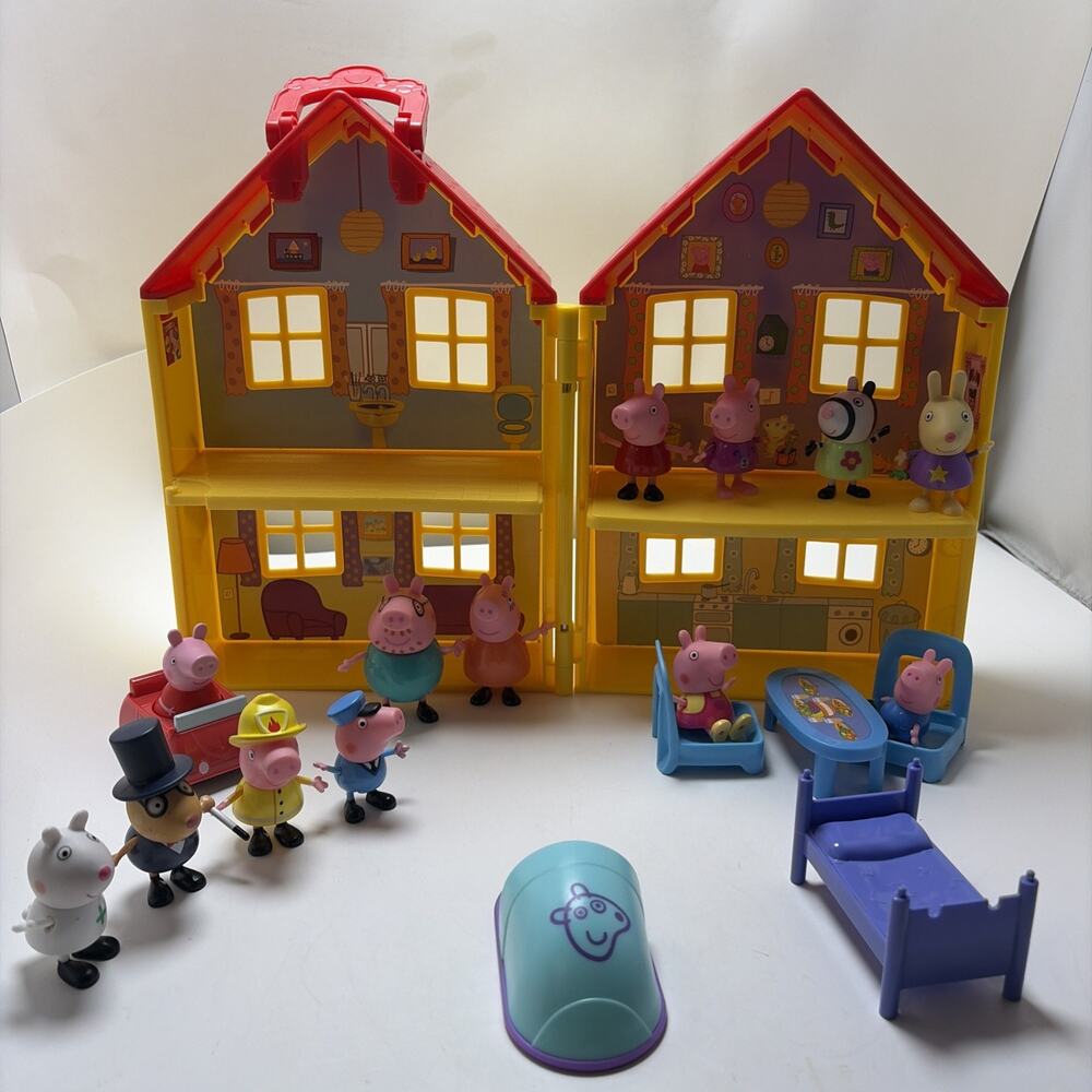 Peppa Pig Deluxe Yellow House Playset Some Furniture & 13 Figures Dollhouse Lot